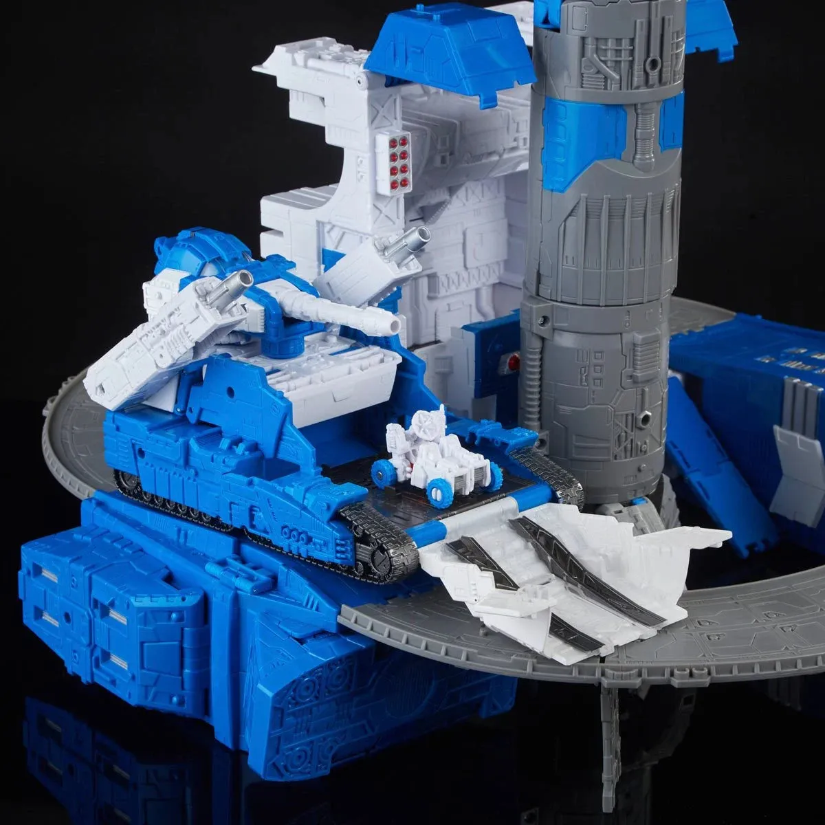 Transformers: Legacy Generations Selects Titan Guardian Robot & Lunar-Tread