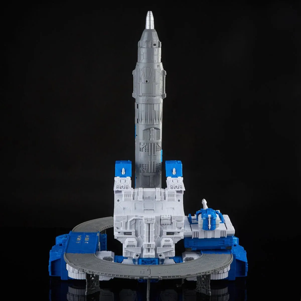 Transformers: Legacy Generations Selects Titan Guardian Robot & Lunar-Tread