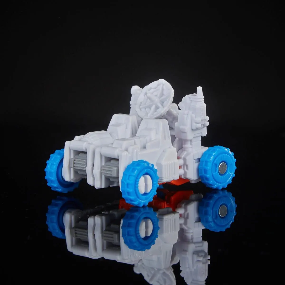 Transformers: Legacy Generations Selects Titan Guardian Robot & Lunar-Tread