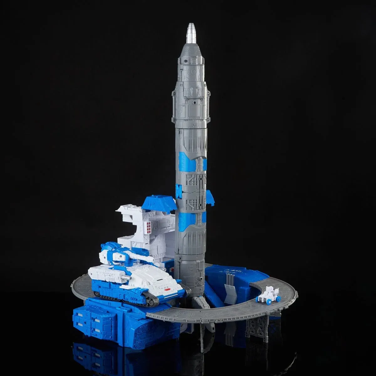 Transformers: Legacy Generations Selects Titan Guardian Robot & Lunar-Tread